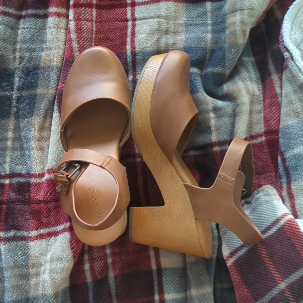 Universal Thread Clogs